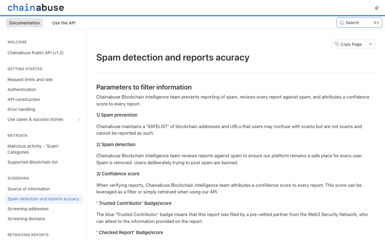 Tài liệu chính thức Chainabuse về lọc spam, điểm tin cậy cùng các huy hiệu Trusted Contributor và Checked Report